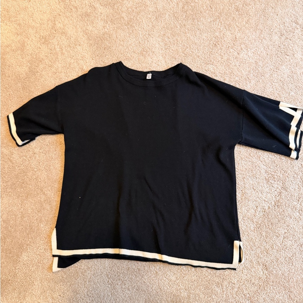 Amazon Black Short Sleeve Knit Top with Cream Trim
